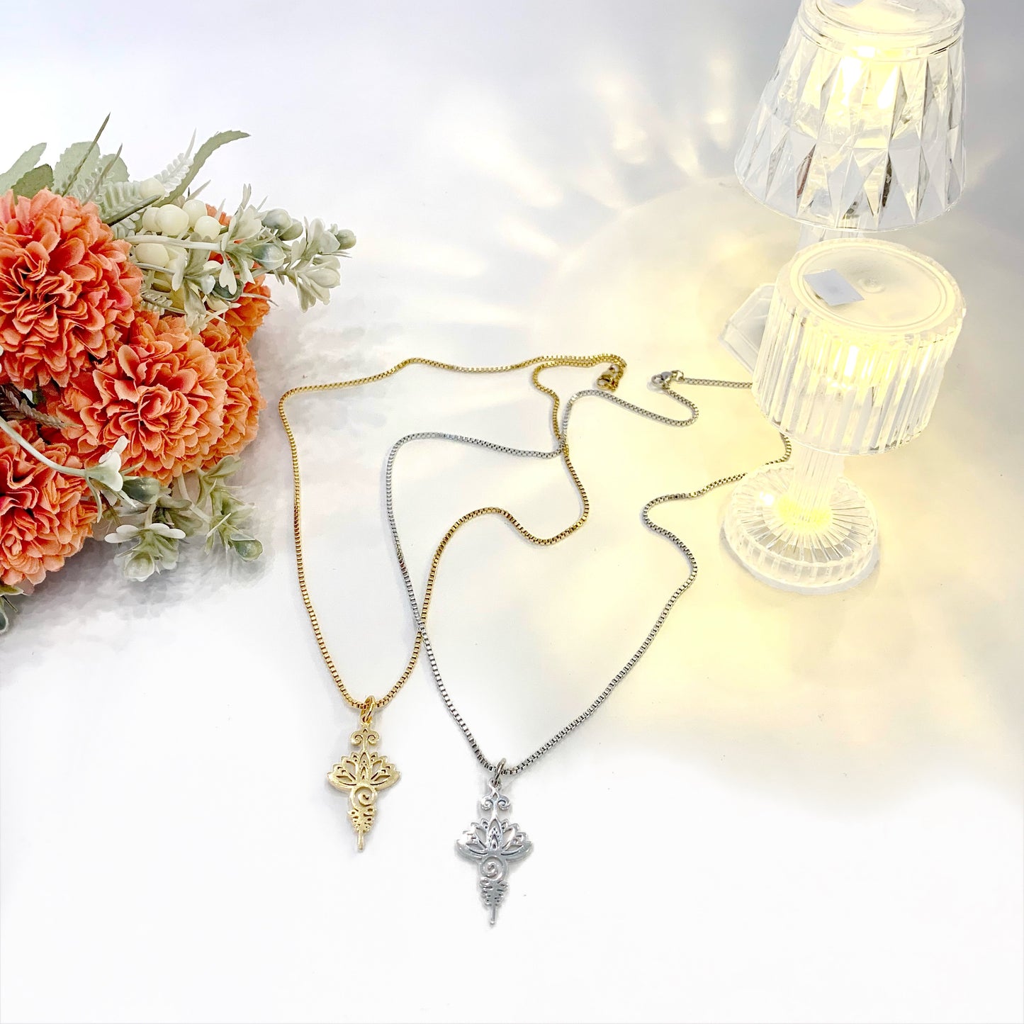 OM SHAKTI COLLANA ~ in acciaio inossidabile con ciondolo Unaalome e Loto