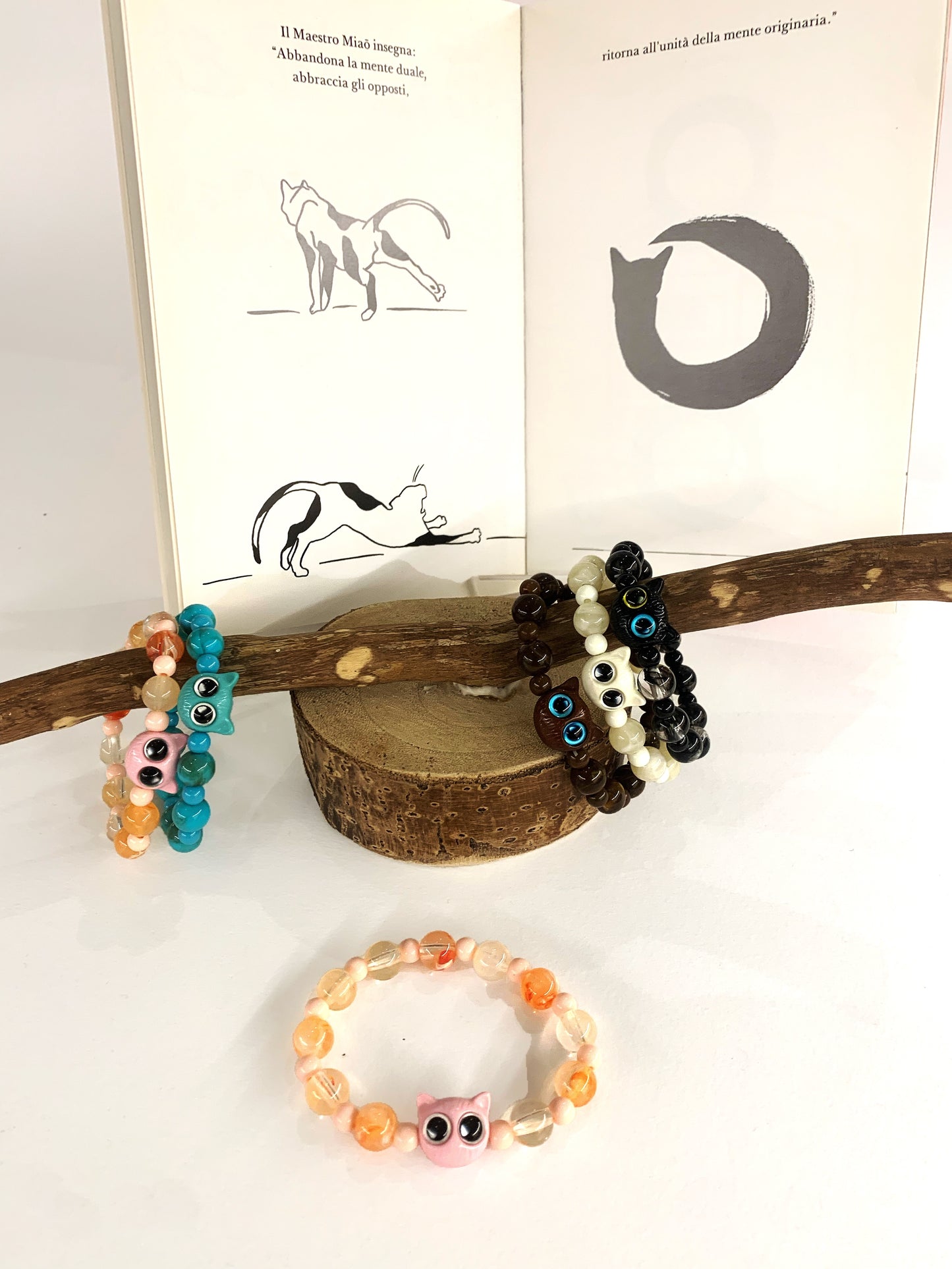 KITTEN  Rainbow ~ bracciale con gattino e perle in resina, elasticizzato