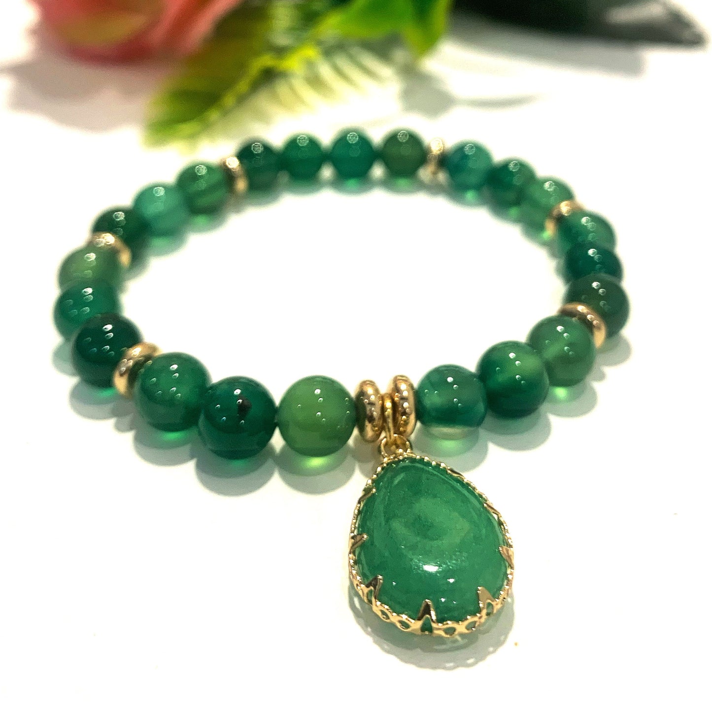 DOLMA Pendent ~ Bracciale elasticizzato in pietra naturale con ciondolo a goccia