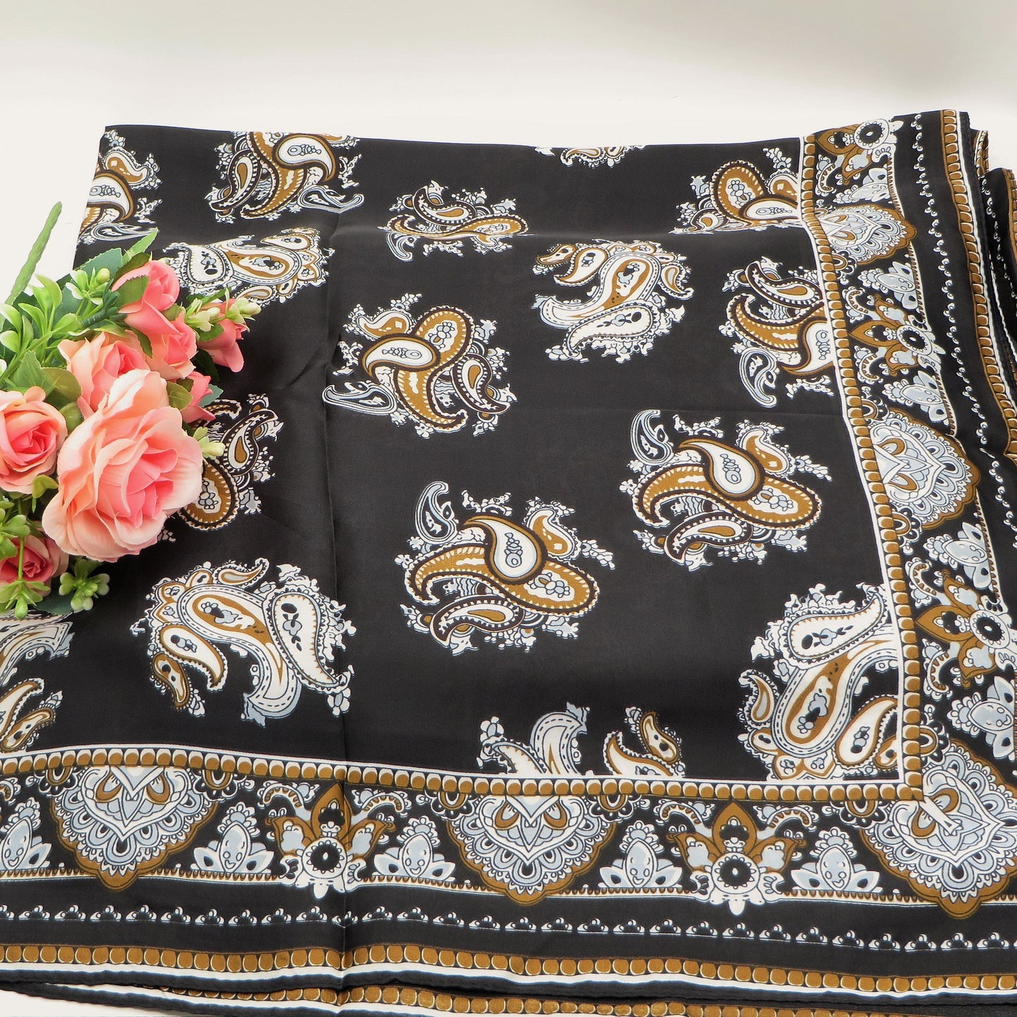 Iconic  ~ Foulard 120 x 60