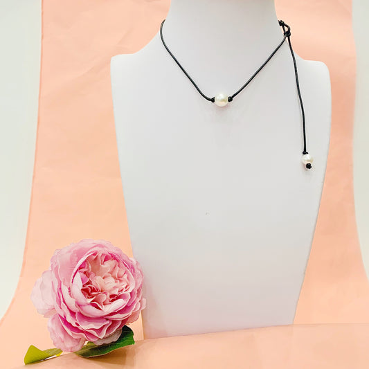 INDIAN SUMMER DREAMS SIMPLE PEARLS~ collana ciondolo in cuoietto nero e perle