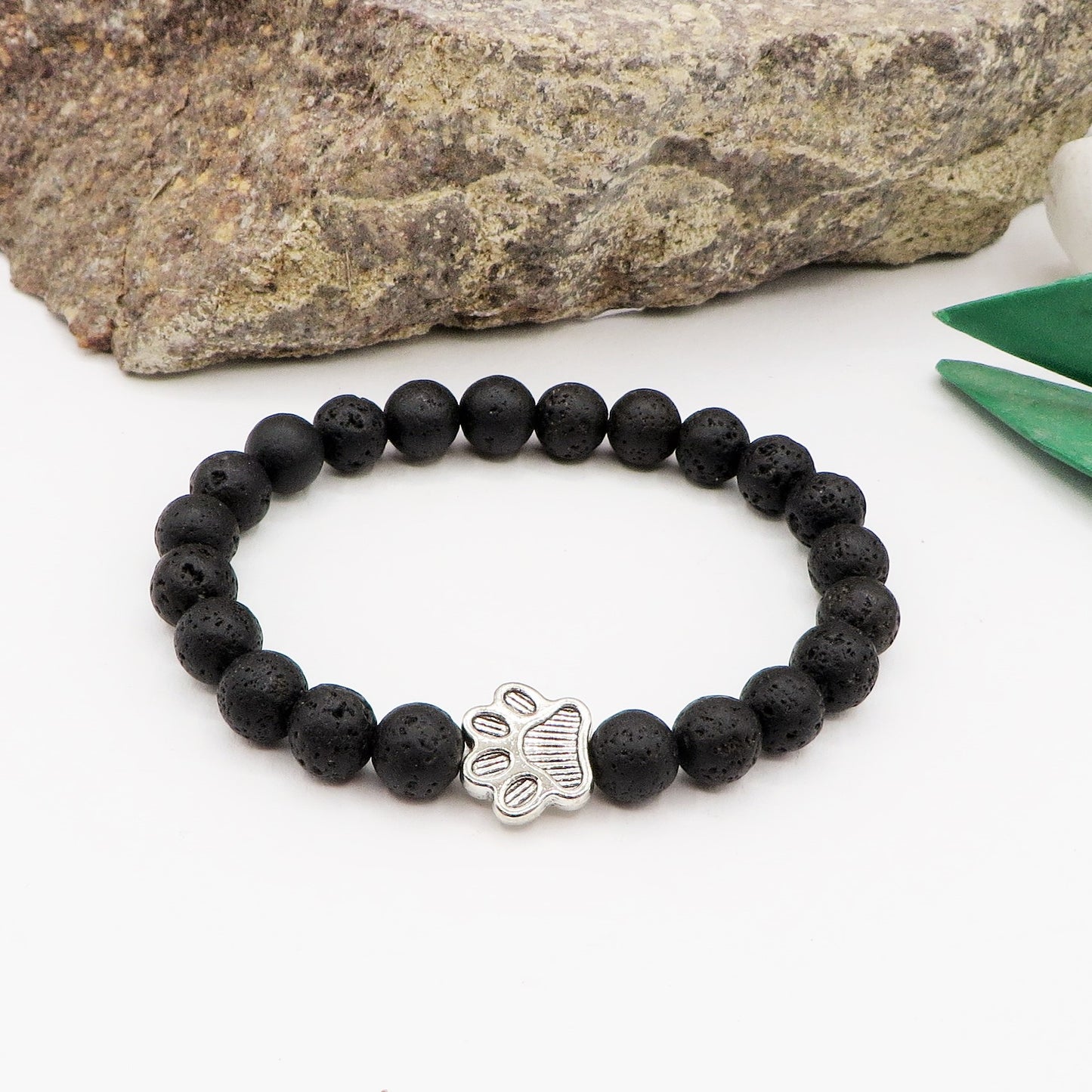 AHIMSA Black -  Bracciale elasticizzato in pietra dura con ZAMPA