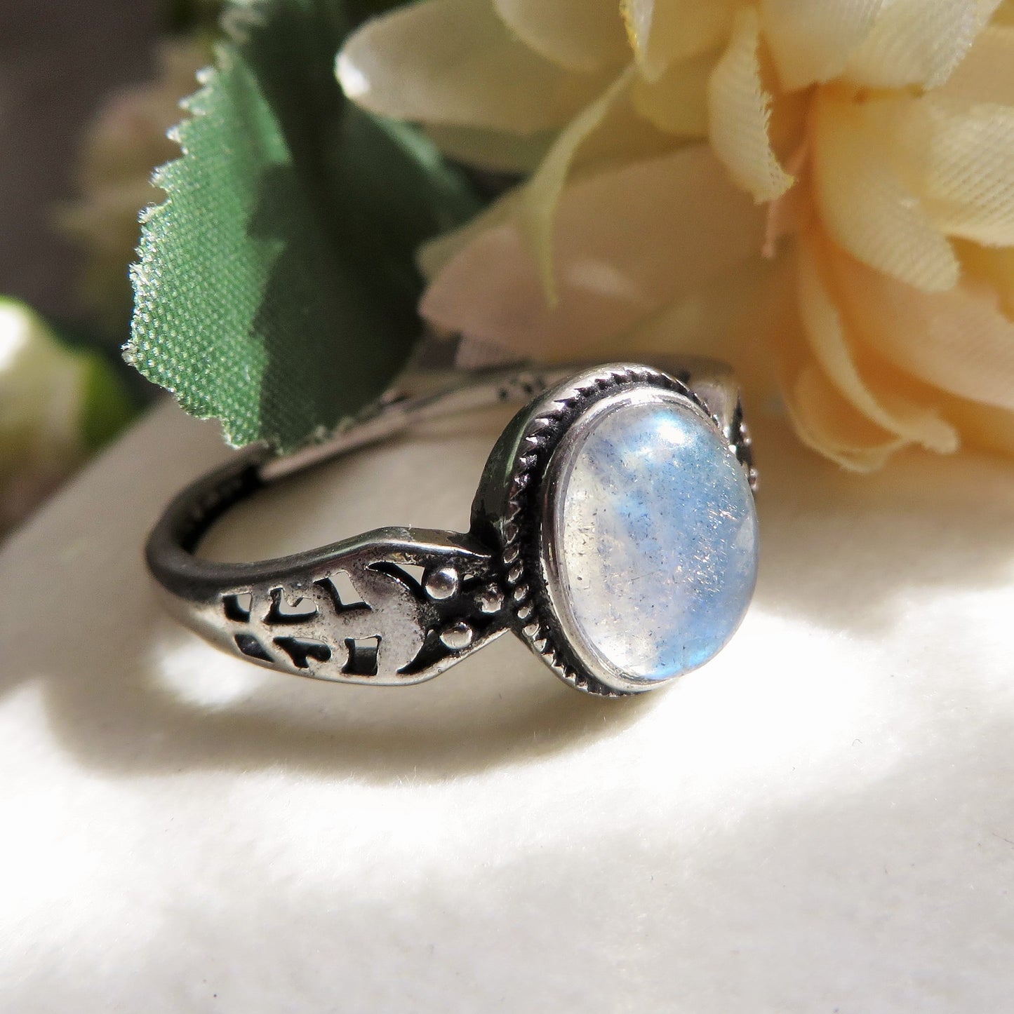 BOHEMIAN CHAAYA  ~ Anello regolabile in Pietra di Luna grigia 10 MM - grey Moonstone naturale