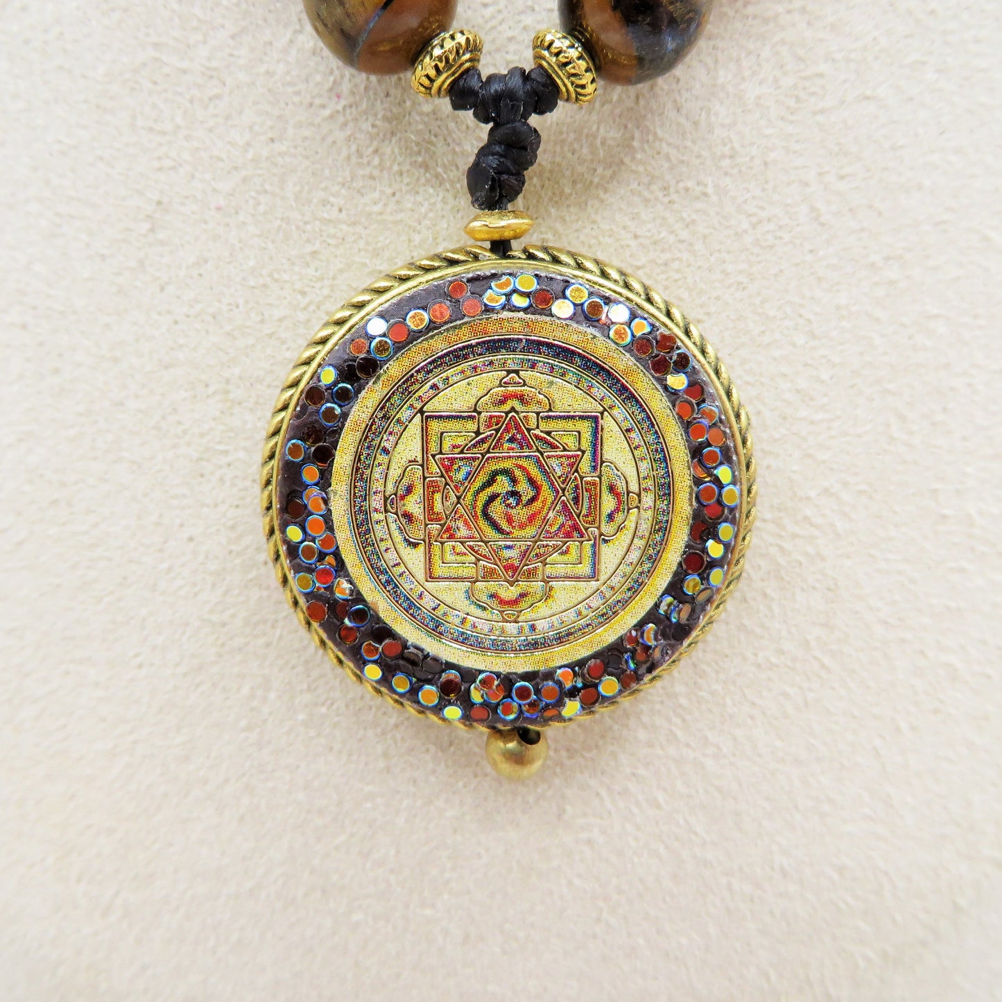 PADMA ~ COLLANA TIBETANA IN PIETRE DURE NATURALI con ciondolo MANDALA E Guru RINPOCHE