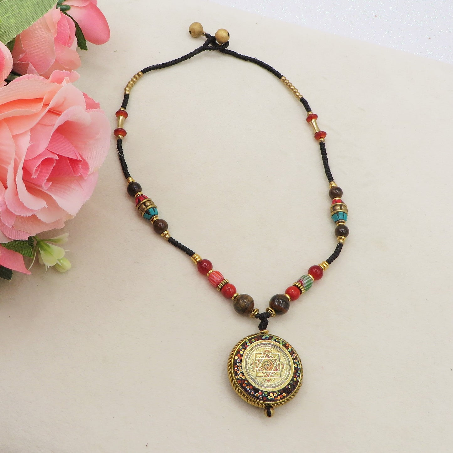 PADMA ~ COLLANA TIBETANA IN PIETRE DURE NATURALI con ciondolo MANDALA E Guru RINPOCHE