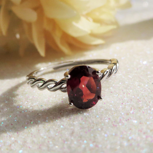 ARUNA ~ Anello regolabile con GRANATO ROSSO naturale - Red Garnet