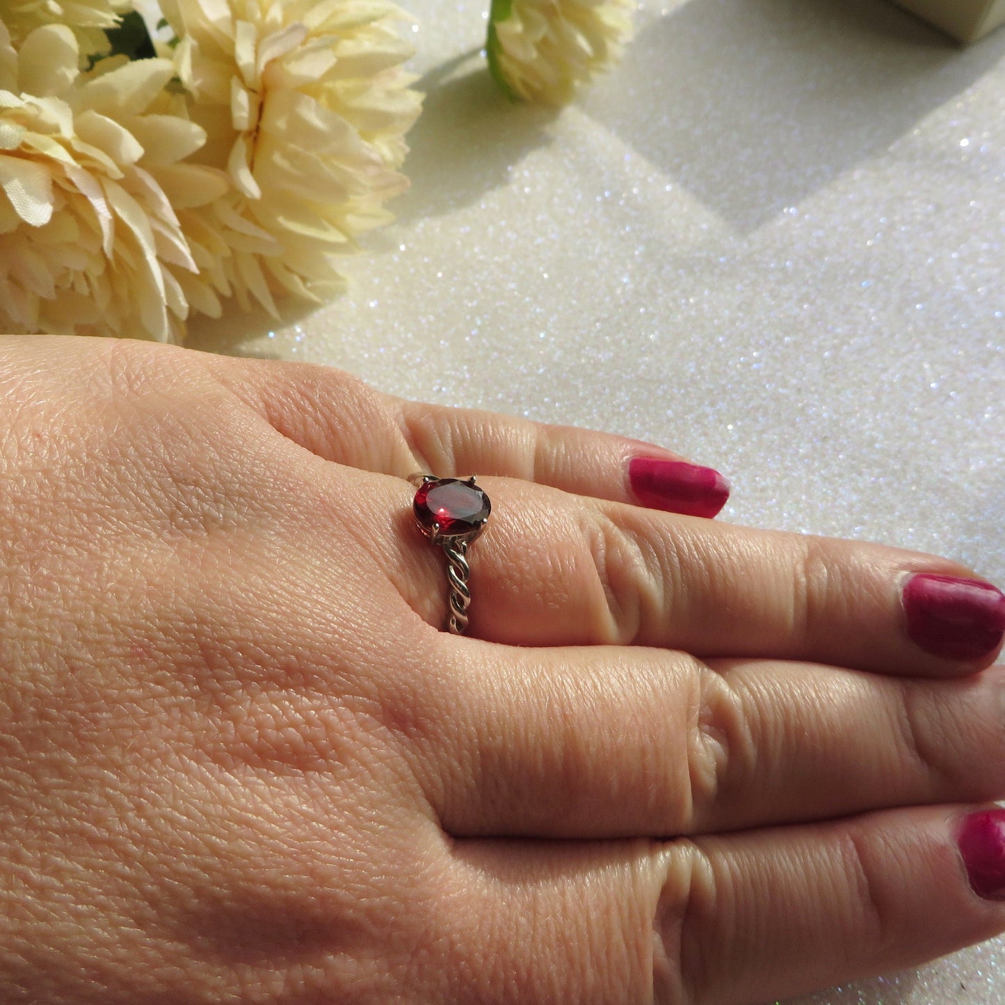 ARUNA ~ Anello regolabile con GRANATO ROSSO naturale - Red Garnet