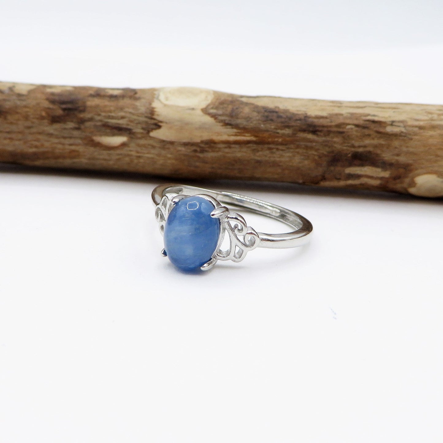 NILAMANI ~ Anello regolabile in CIANITE blu naturale